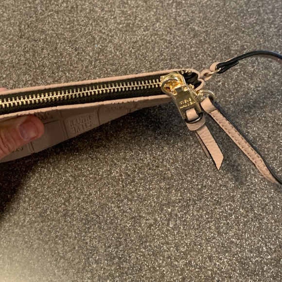 Steve Madden Wristlet / Purse! Brand New…Label & Zipper still covered in plastic - Picture 5 of 13